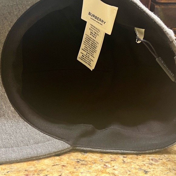 (NWT) Men’s Authentic Burberry Cap (Size Medium) - Picture 4 of 8